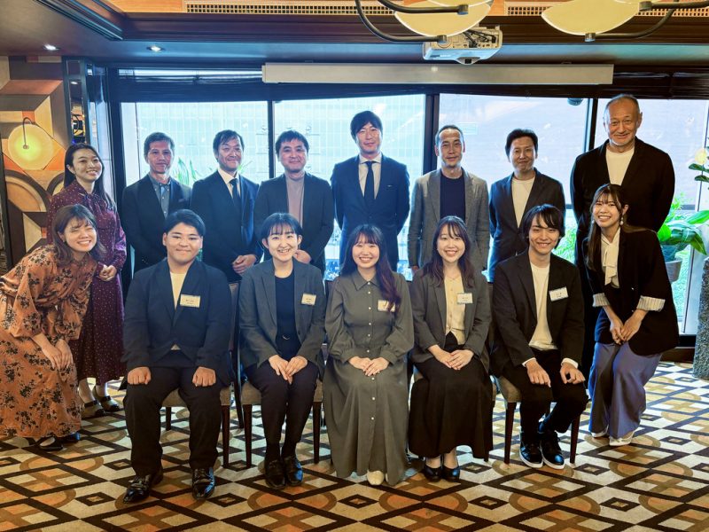 サムネイル画像_内定式集合写真